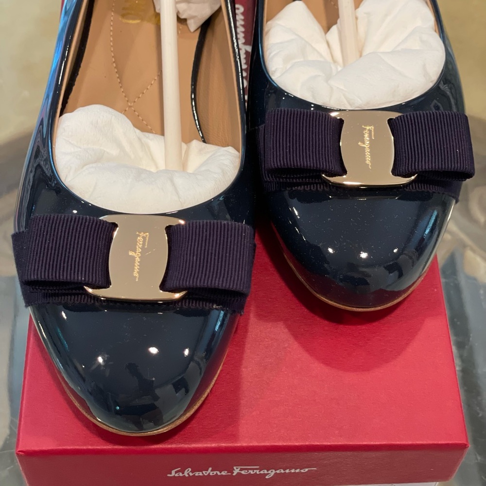 BNIB Salvatore Ferragamo Varina Bow Flats - Size 8